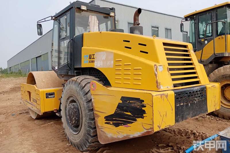 厦工XG623MH压路机整机外观