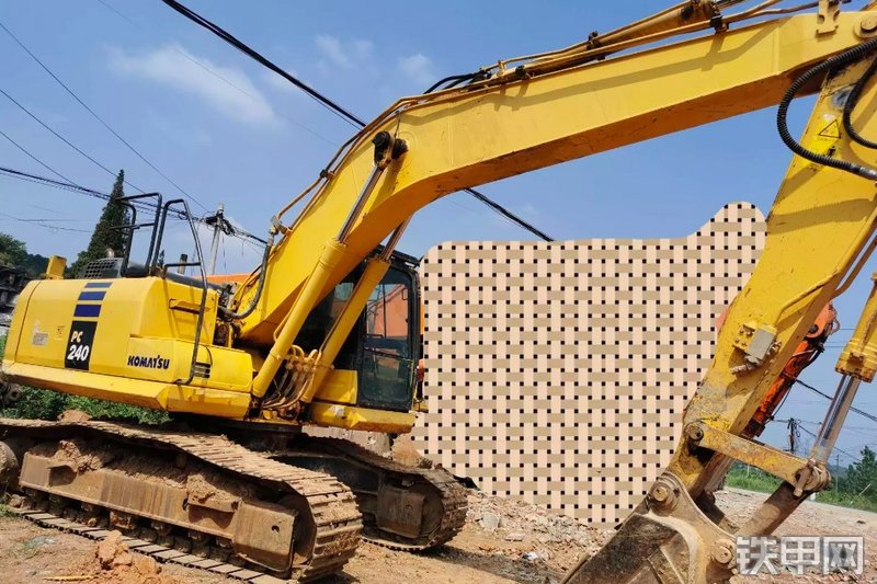 小松PC210-10挖掘机整机外观