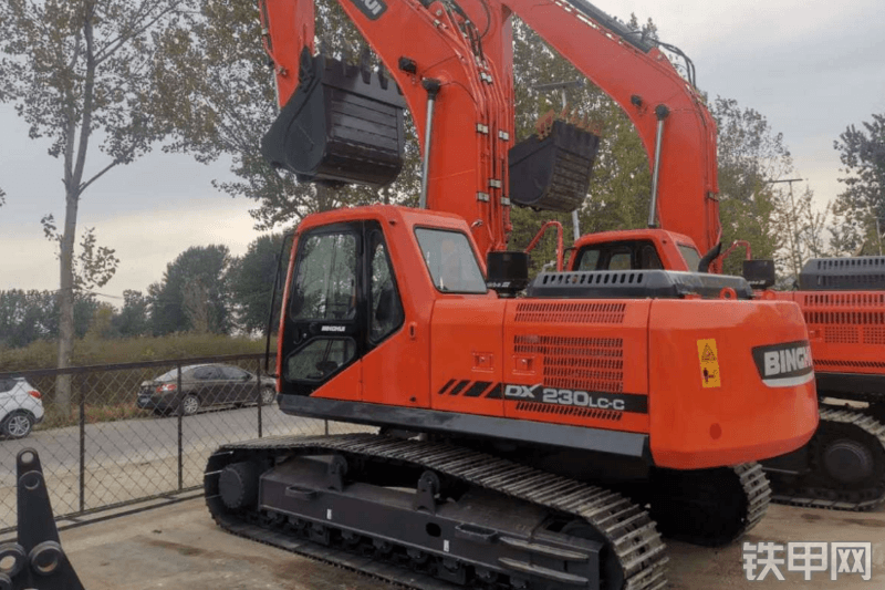 烟台炳辉DX230LC-C挖掘机整机外观