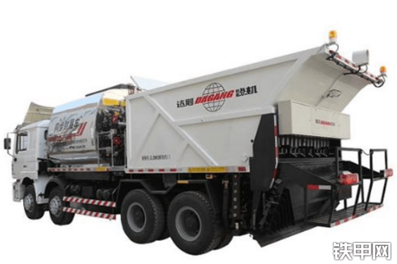 达刚控股DGL5310TFC-T425A同步封层车整机外观