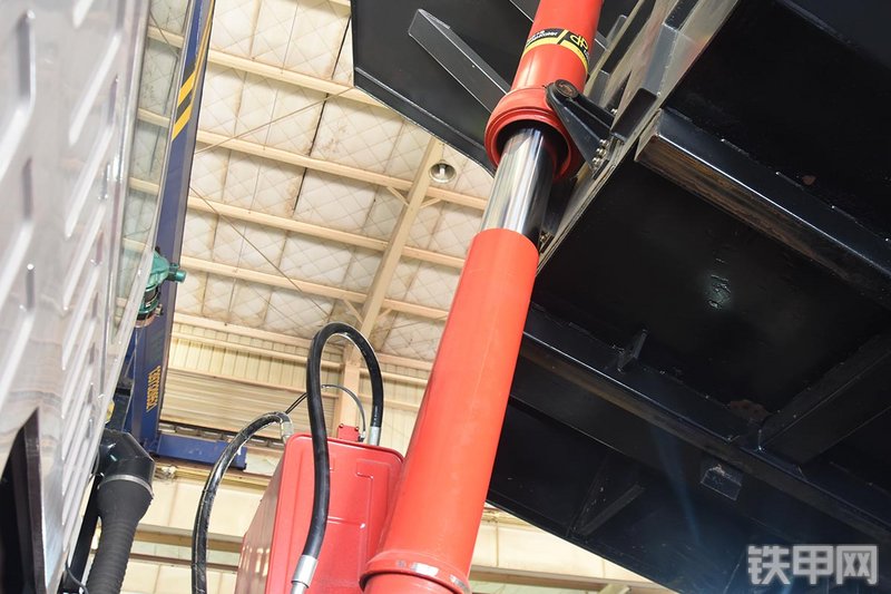 中联重科ZT95非公路自卸车局部