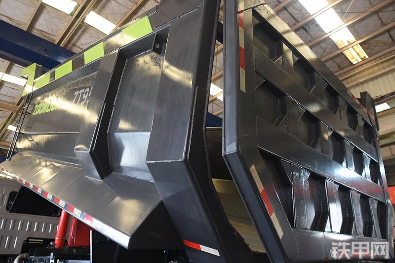 中联重科ZT95非公路自卸车局部