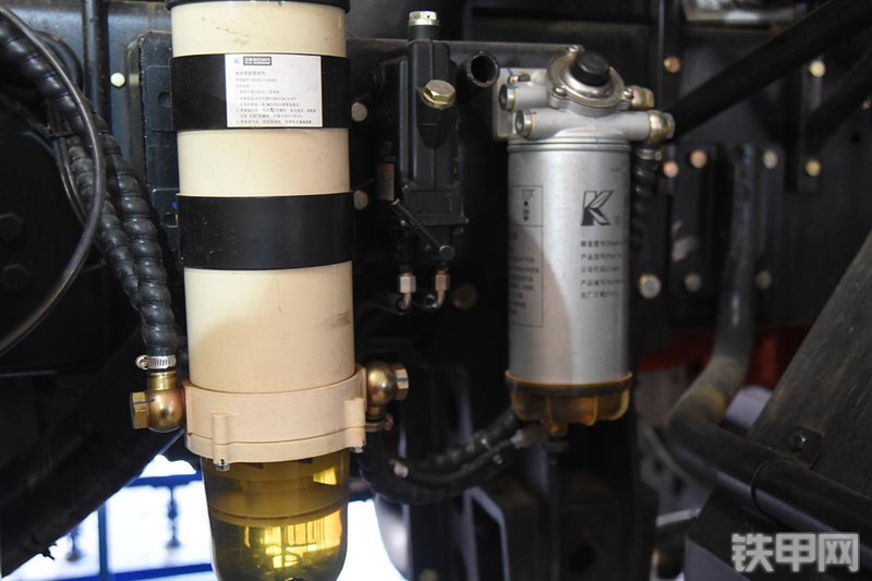 中联重科ZT95非公路自卸车局部