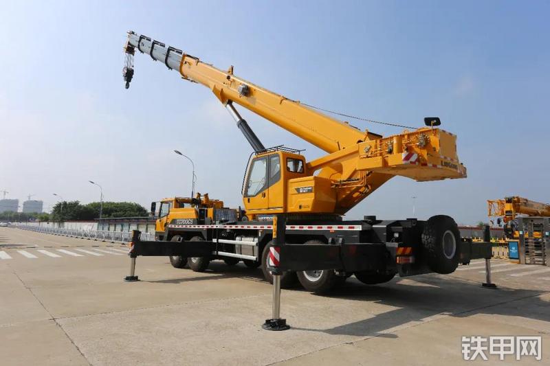 柳工TC700C5起重机整机外观