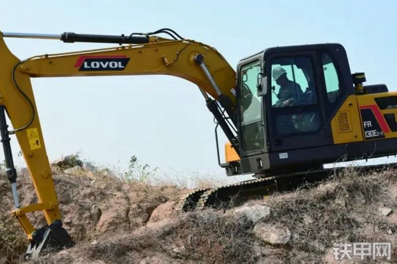 雷沃重工FR130E2-H挖掘机整机外观