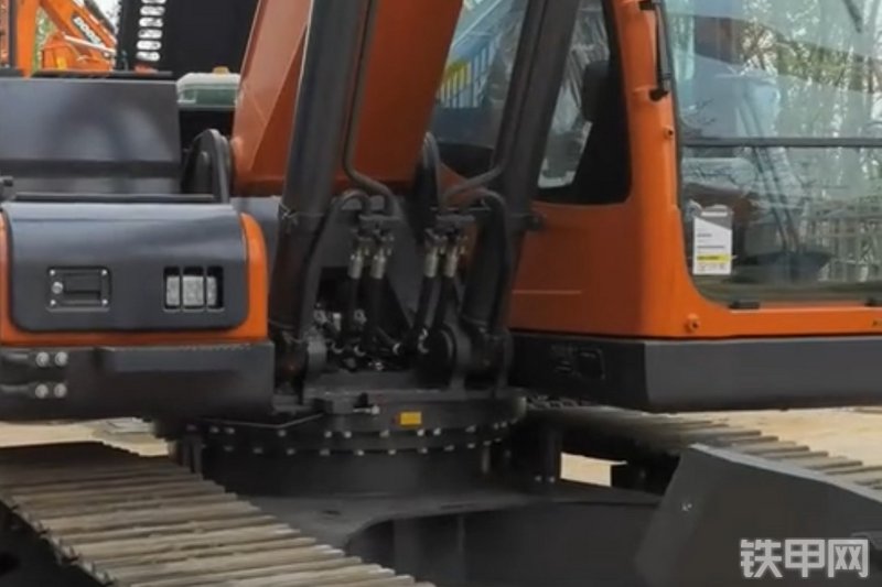 迪万伦DX200-9CN挖掘机局部