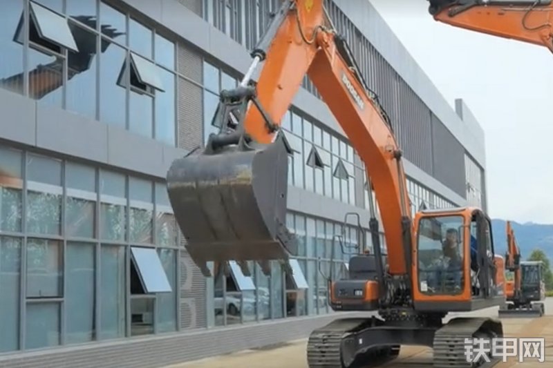 迪万伦DX200-9CN挖掘机整机外观