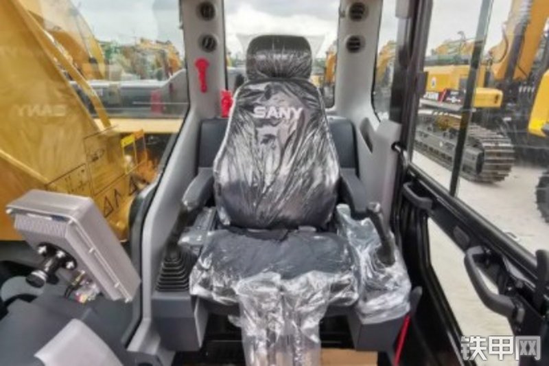 三一重工SY215H挖掘机局部