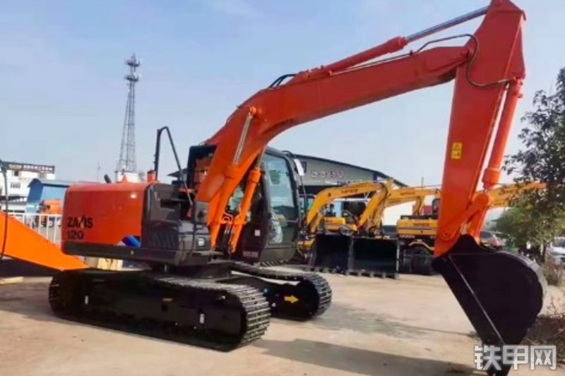 日立ZX195-5A挖掘机整机外观