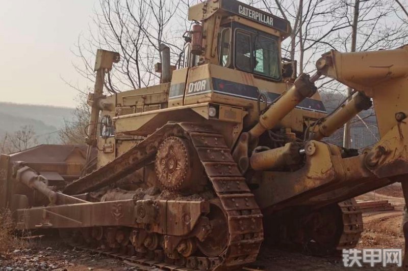 卡特彼勒D10R推土机整机外观