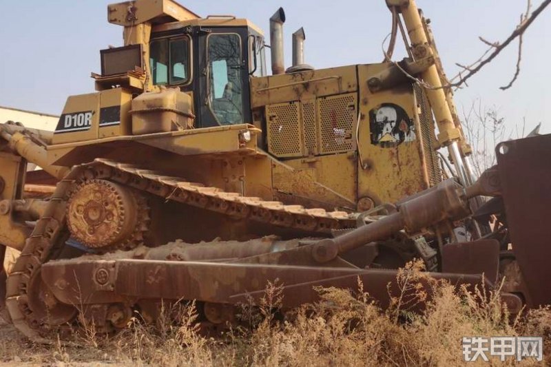 卡特彼勒D10R推土机整机外观