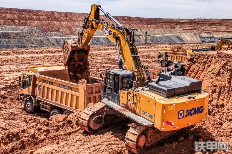 徐工XE700D挖掘机整机外观