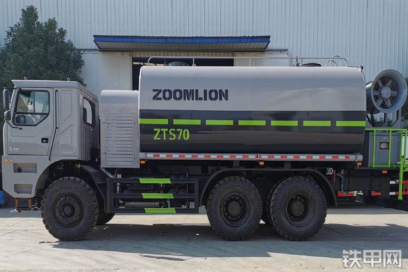 中联重科ZTS70矿用洒水车整机外观