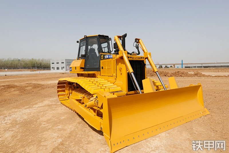 山工SEM818D推土机整机外观