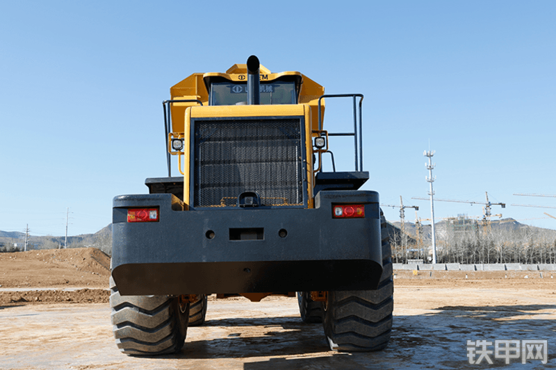 山工SEM676D装载机整机外观