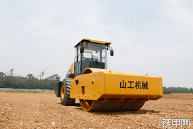 山工SEM526压路机整机外观