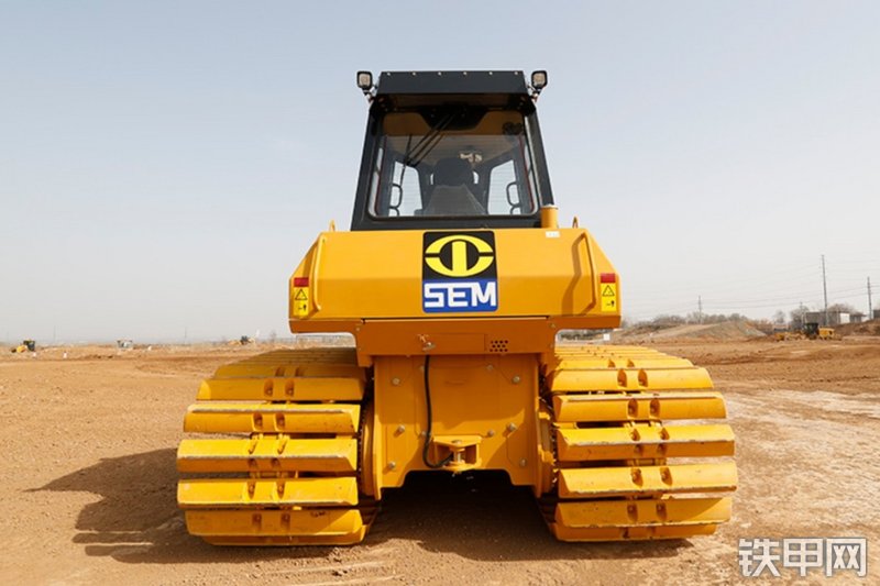 山工SEM818D推土机局部