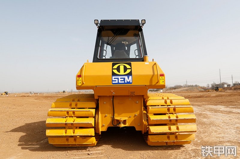 山工SEM818D推土机整机外观