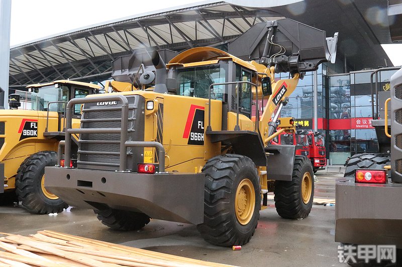 雷沃重工FL966H装载机展会( )