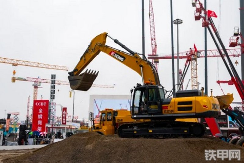 徐工XE335DK MAX挖掘机整机外观