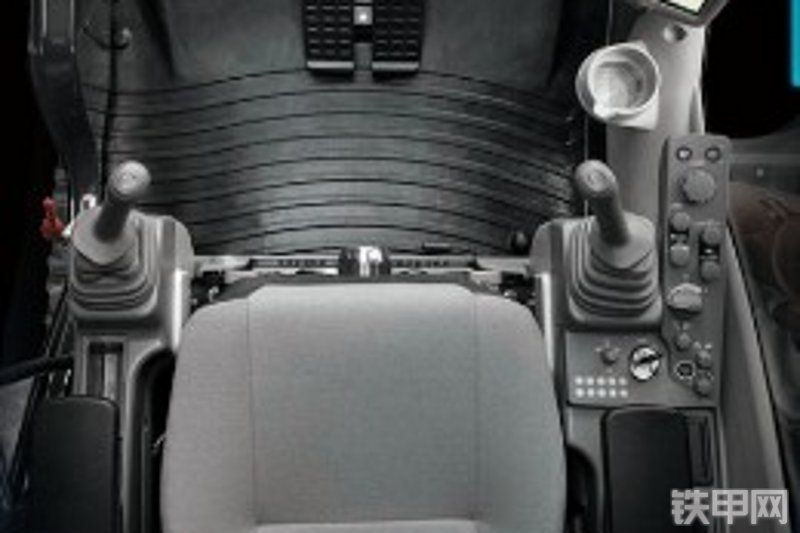 日立ZX195-5A挖掘机局部