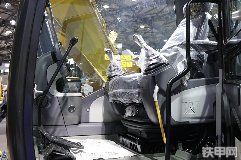 卡特彼勒CAT®313D2 GC 小型液压挖掘机展会( )