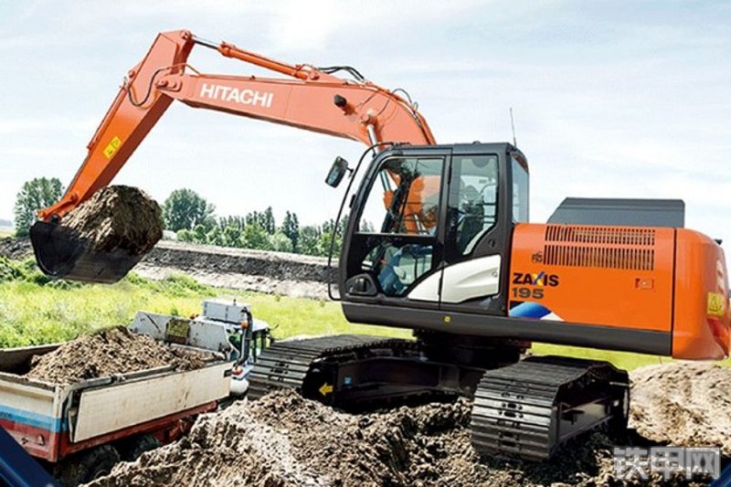 日立ZX195-5A挖掘机整机外观