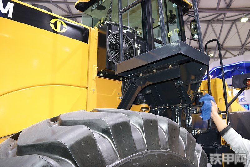 山工SEM676D装载机展会( )