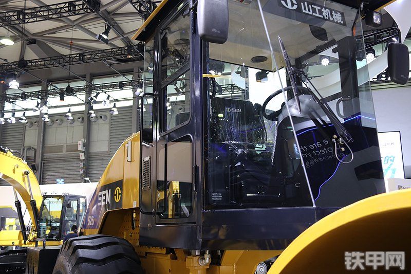 山工SEM526压路机展会( )