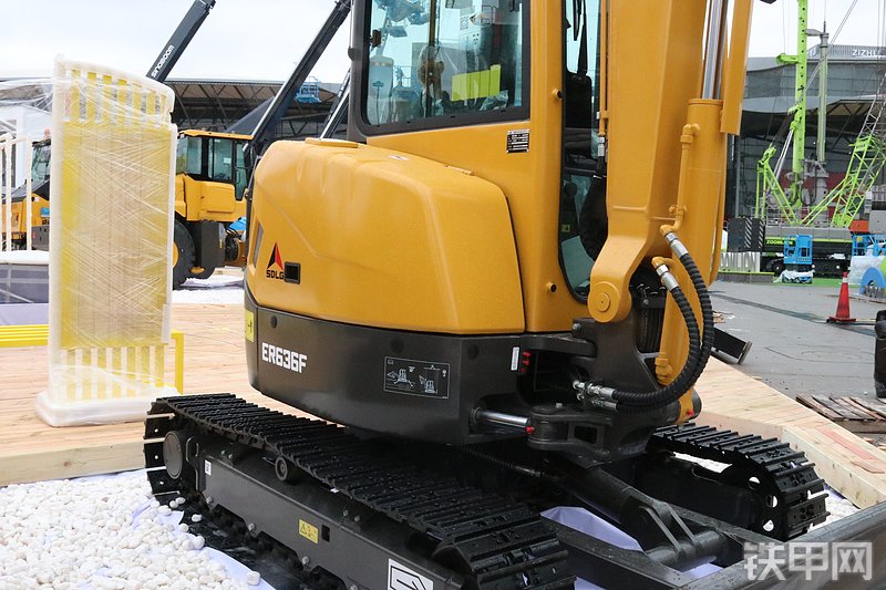 山东临工ER636F挖掘机局部