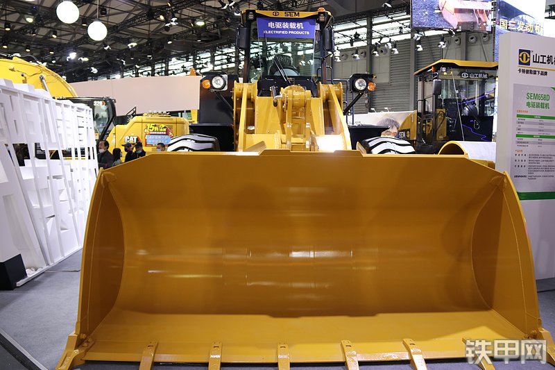 山工SEM658D装载机局部