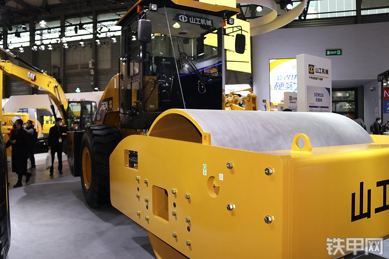 山工SEM526压路机展会( )