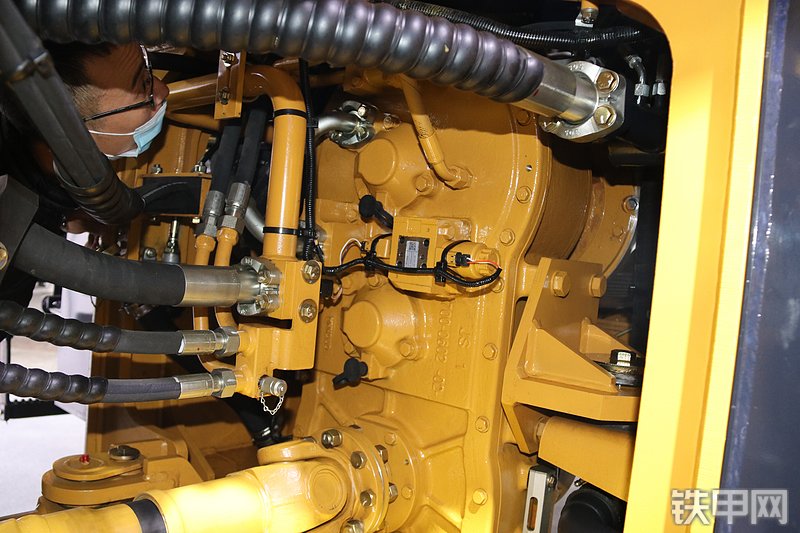 山工SEM658D装载机局部