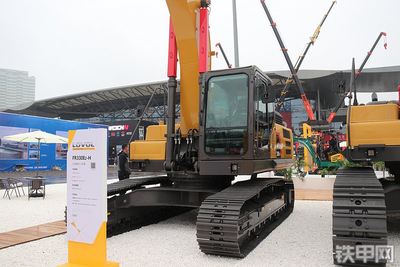 雷沃重工FR330E2-H挖掘机展会( )
