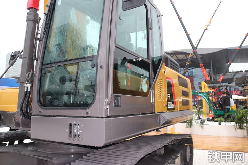 雷沃重工FR330E2-H挖掘机展会( )