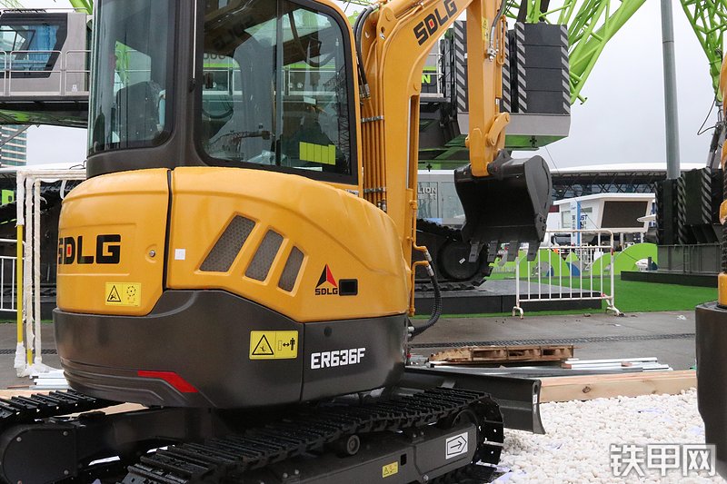 山东临工ER636F挖掘机局部