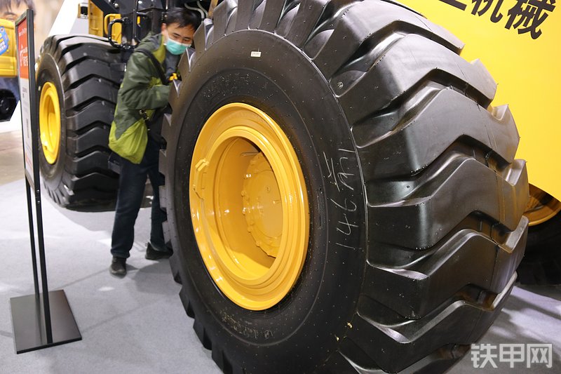 山工SEM676D装载机展会( )