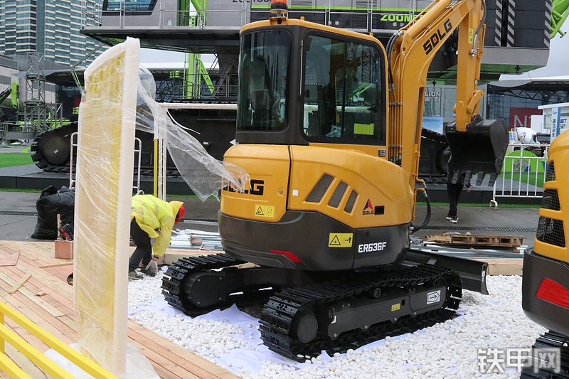 山东临工ER636F挖掘机局部