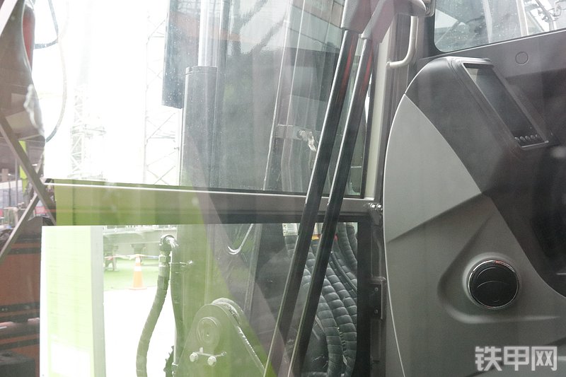 中联重科ZE55G挖掘机局部