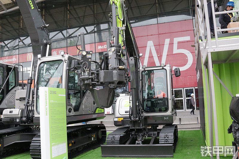 中联重科ZE55G挖掘机展会( )