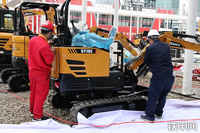 三一重工SY16E挖掘机整机外观