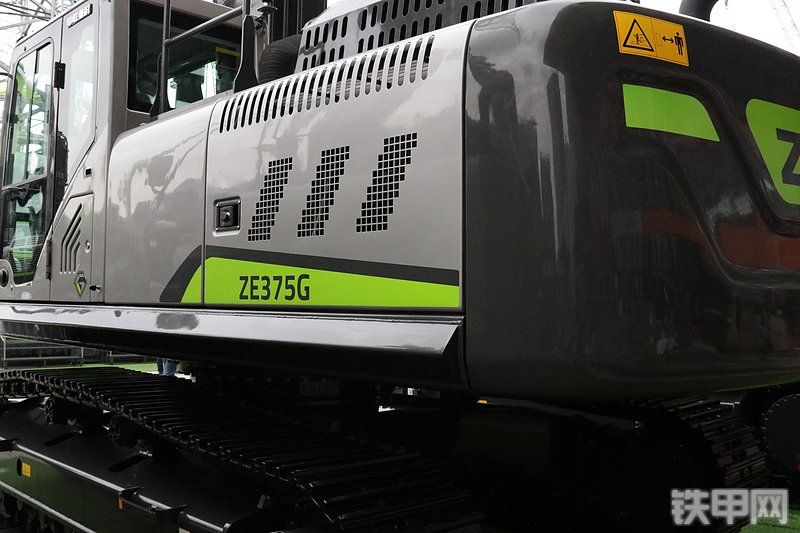 中联重科ZE375G国四挖掘机局部