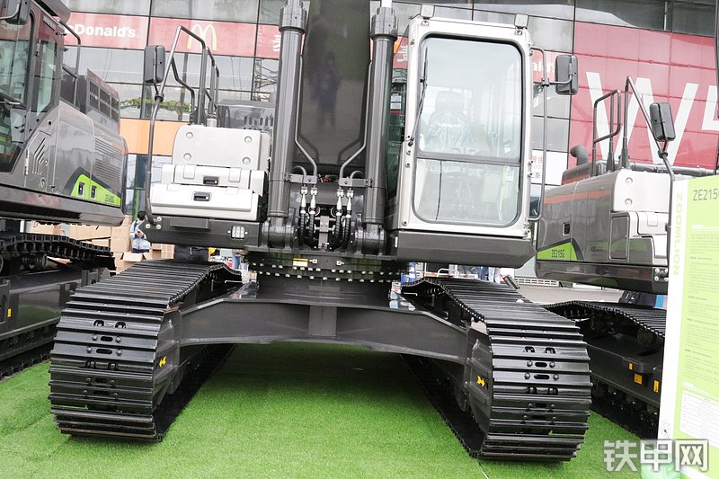 中联重科ZE375G国四挖掘机局部