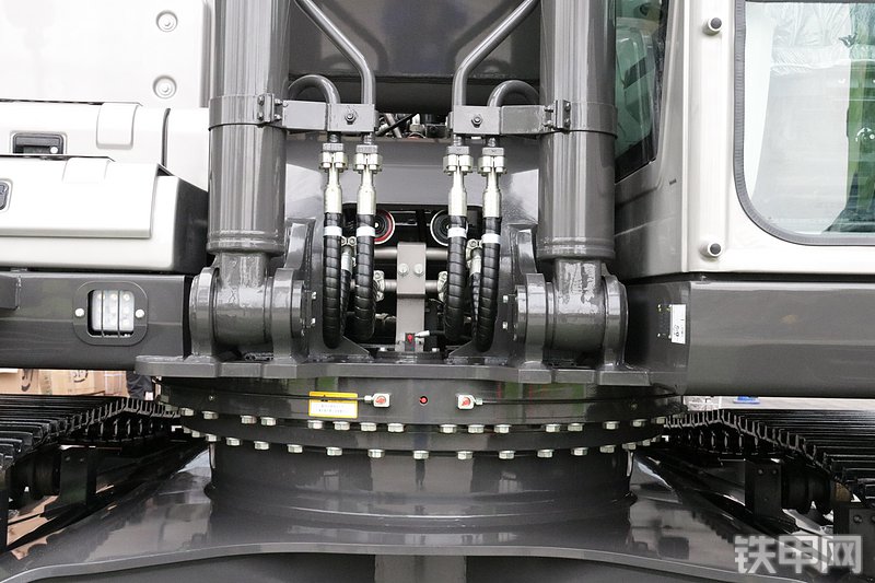 中联重科ZE375G国四挖掘机局部