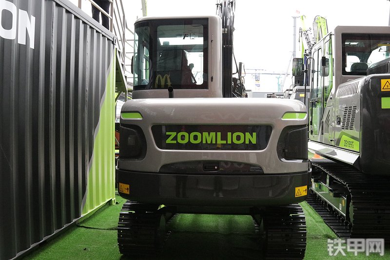 中联重科ZE55G挖掘机局部