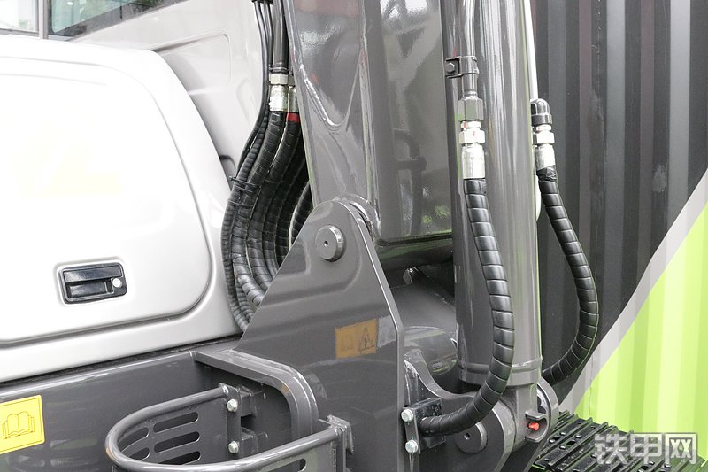 中联重科ZE55G挖掘机局部