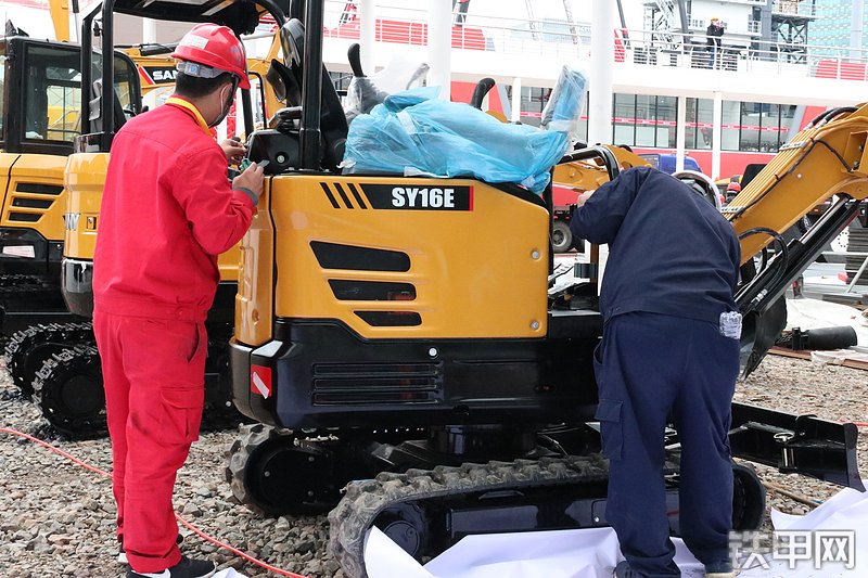 三一重工SY16E挖掘机整机外观