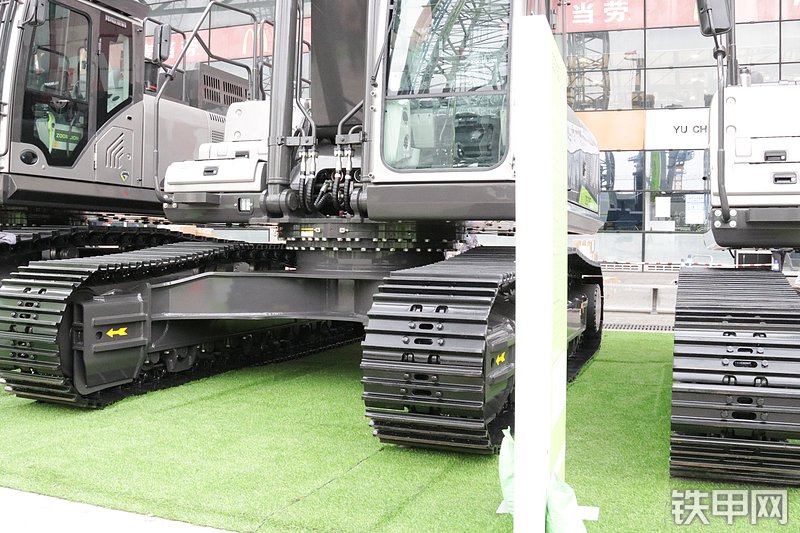 中联重科ZE375G国四挖掘机局部