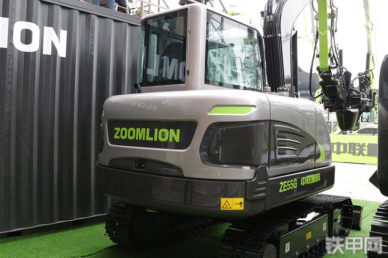 中联重科ZE55G挖掘机局部