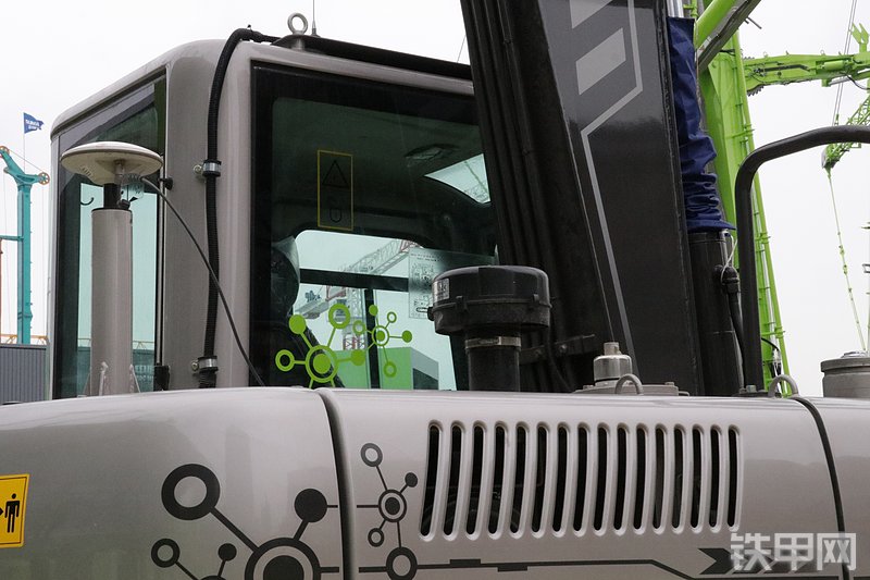 中联重科ZE75G挖掘机局部